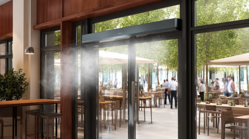 Kurtyna powietrzna nad drzwiami do restauracji